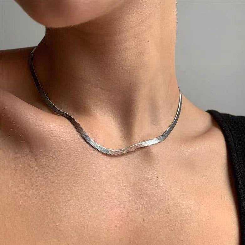 Essential Necklace in Silver